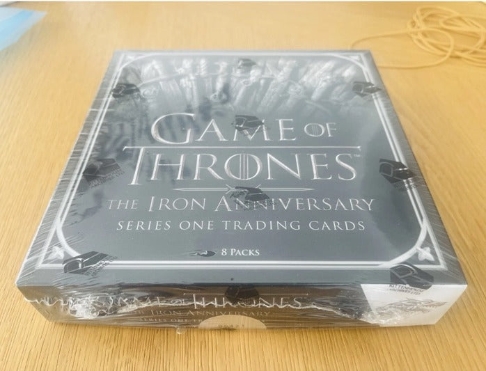 Caja Game of Thrones The Iron Anniversary Series One precintada, vista frente; fotografía real del ejemplar