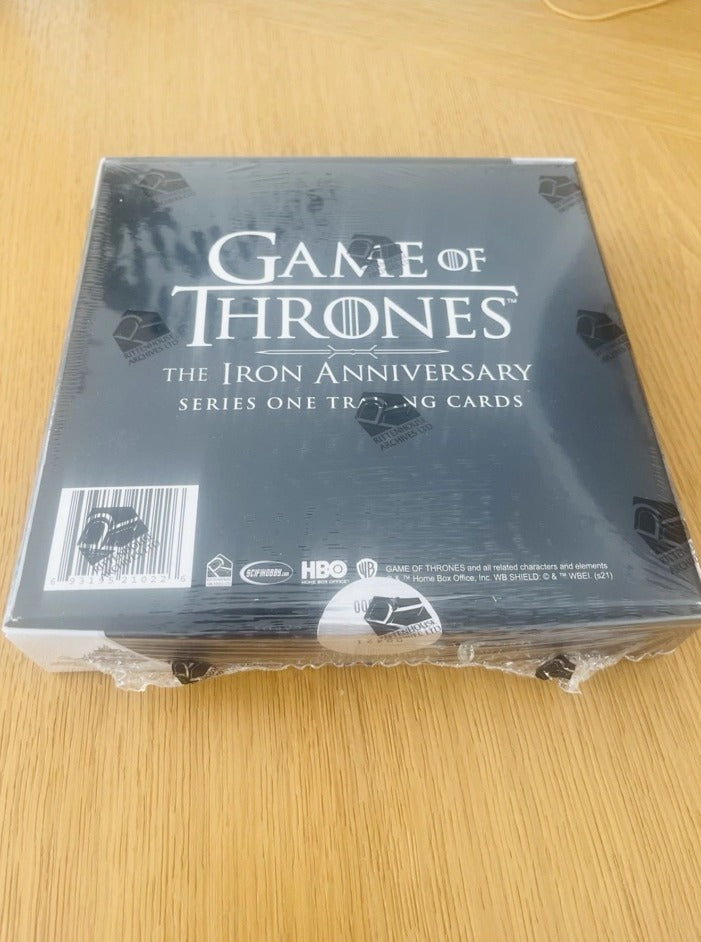 Caja Game of Thrones The Iron Anniversary Series One precintada, vista reverso; fotografía real del ejemplar