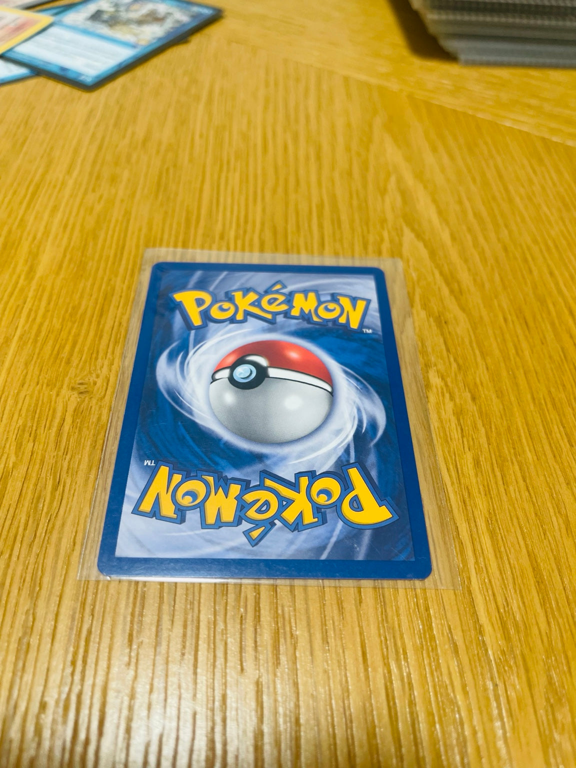 Chica Base Set 1.ª edición española, reverso de la carta fotografiada