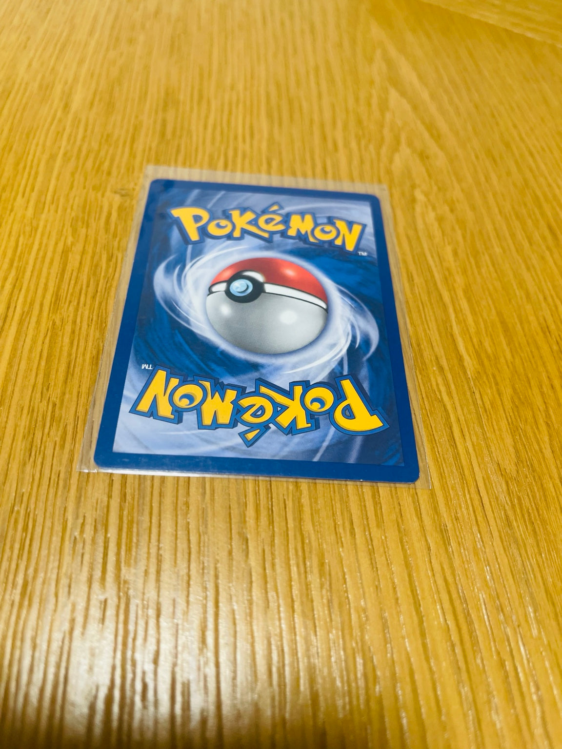 Intercambiador de Pokémon Base Set 1.ª edición española, reverso de la carta fotografiada