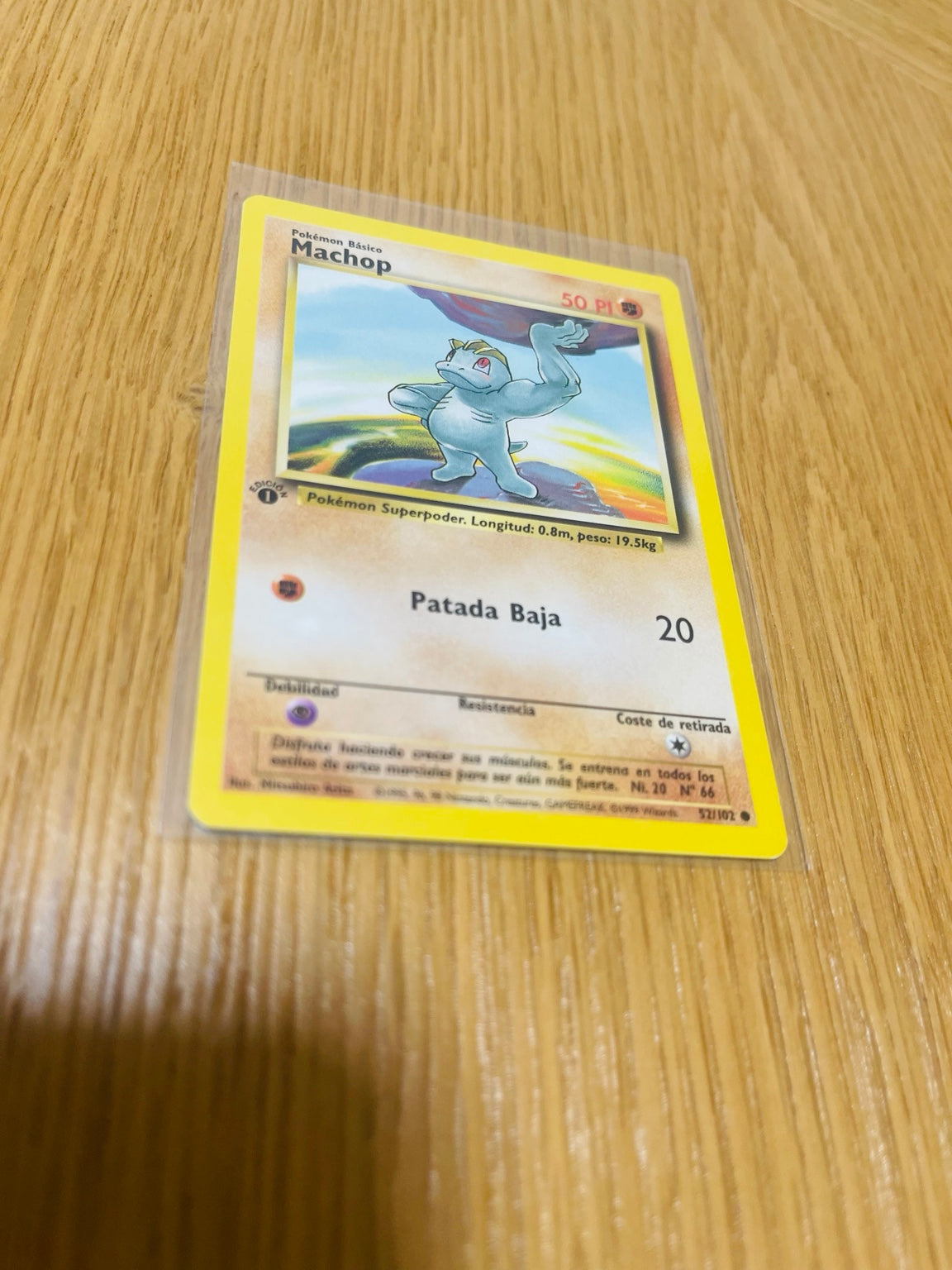 Machop Base Set 1.ª edición española, anverso de la carta fotografiada