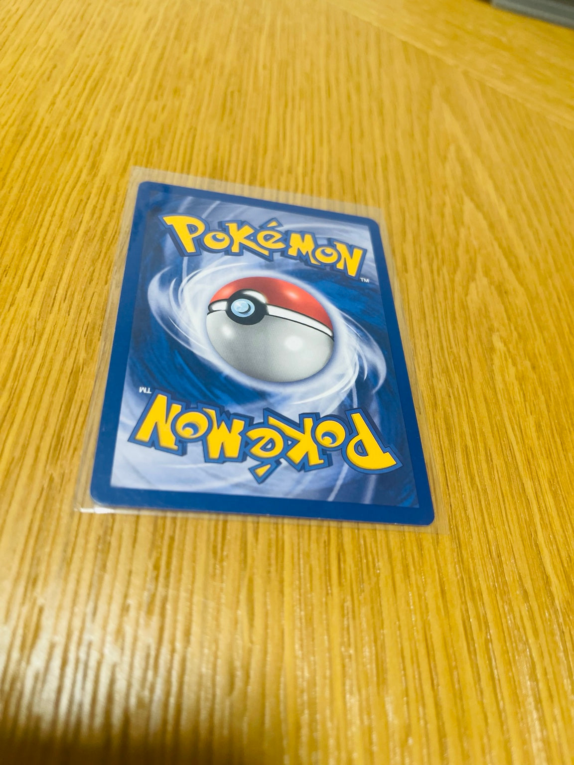 Machop Base Set 1.ª edición española, reverso de la carta fotografiada