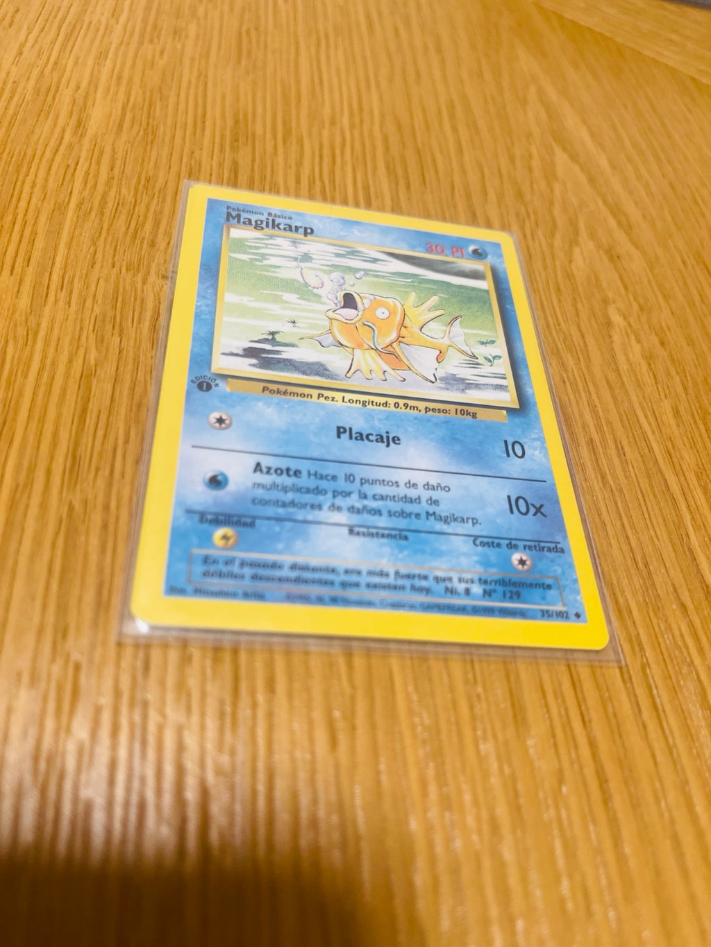 Magikarp Base Set 1.ª edición española, anverso de la carta fotografiada