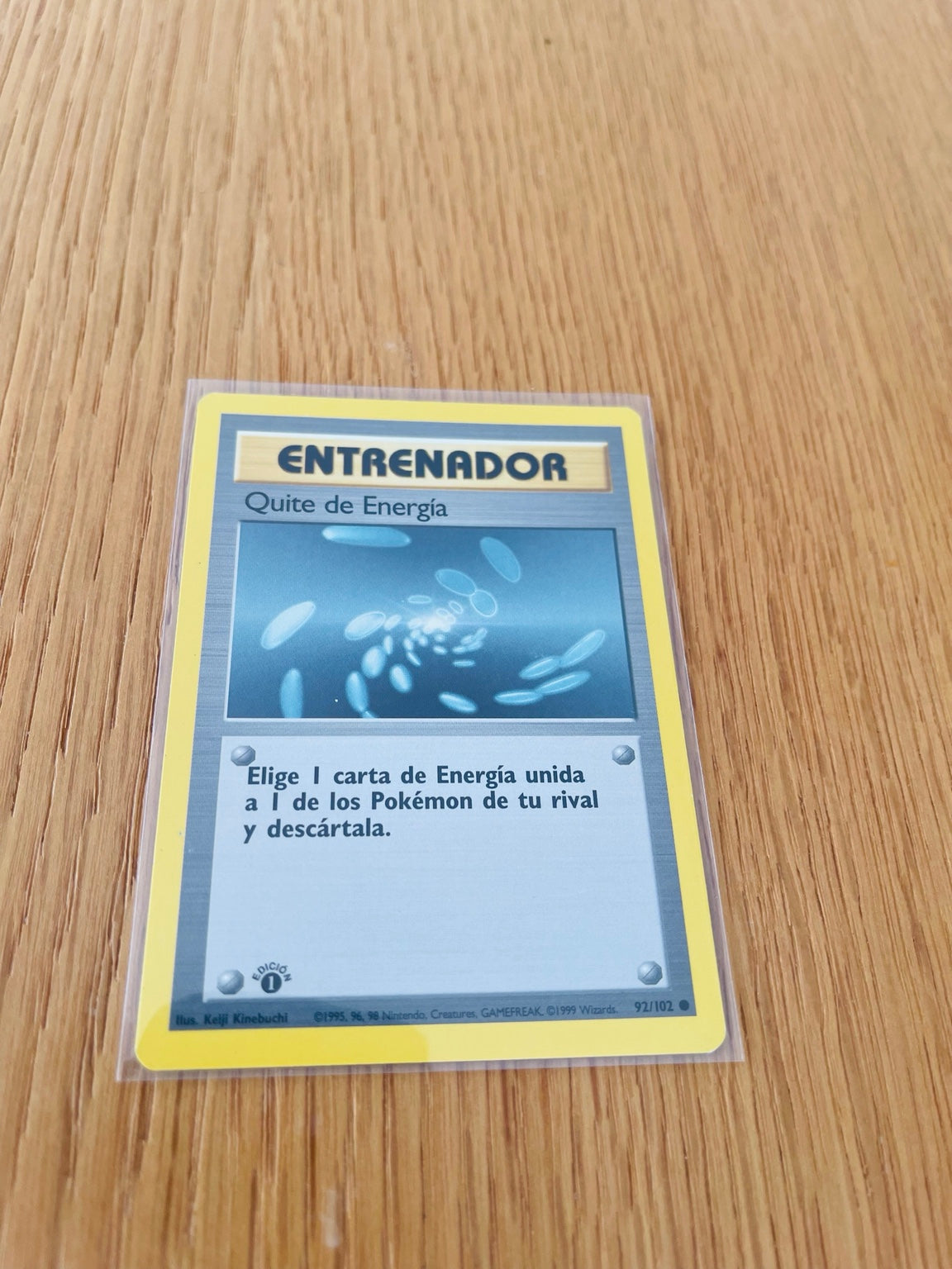 Quite de Energía Base Set 1.ª edición española, anverso de la carta fotografiada
