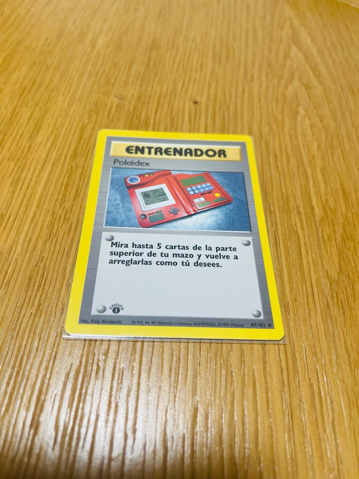 Pokédex Base Set 1.ª edición española, anverso del ejemplar fotografiado