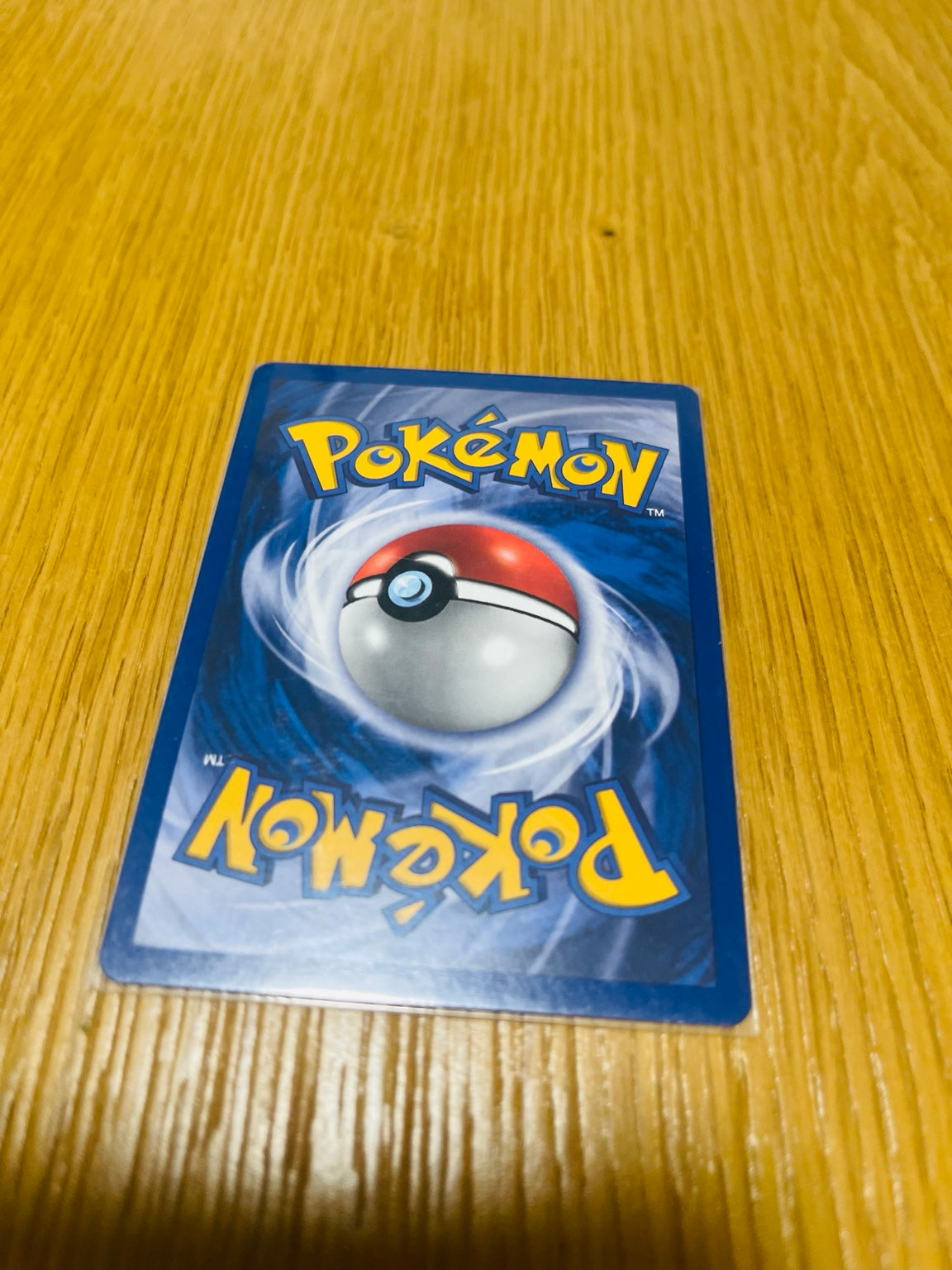 Pokédex Base Set 1.ª edición española, reverso del ejemplar fotografiado